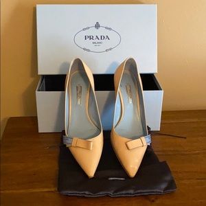 Etiquette Bow Leather Pump Nude
